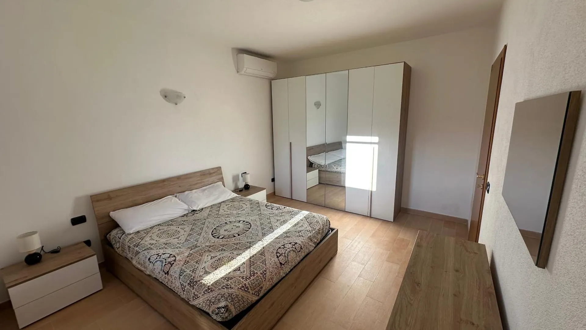 Scrigno Di Ma' - Guesthouse Con Vista Sulla Citta 奧爾比亞 0*,